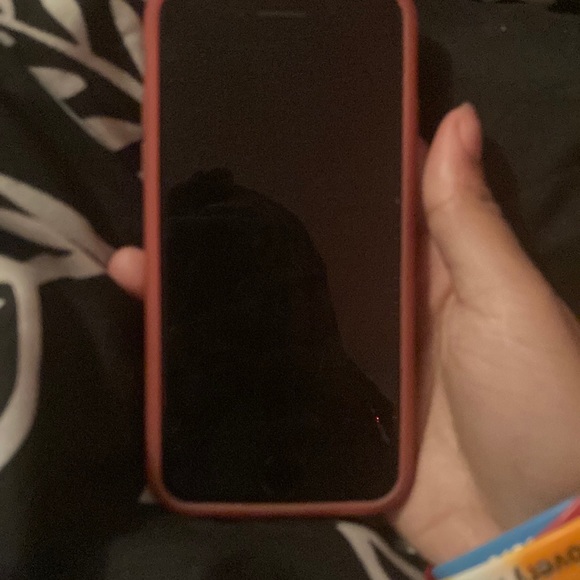 iPhone SE - Picture 3 of 3